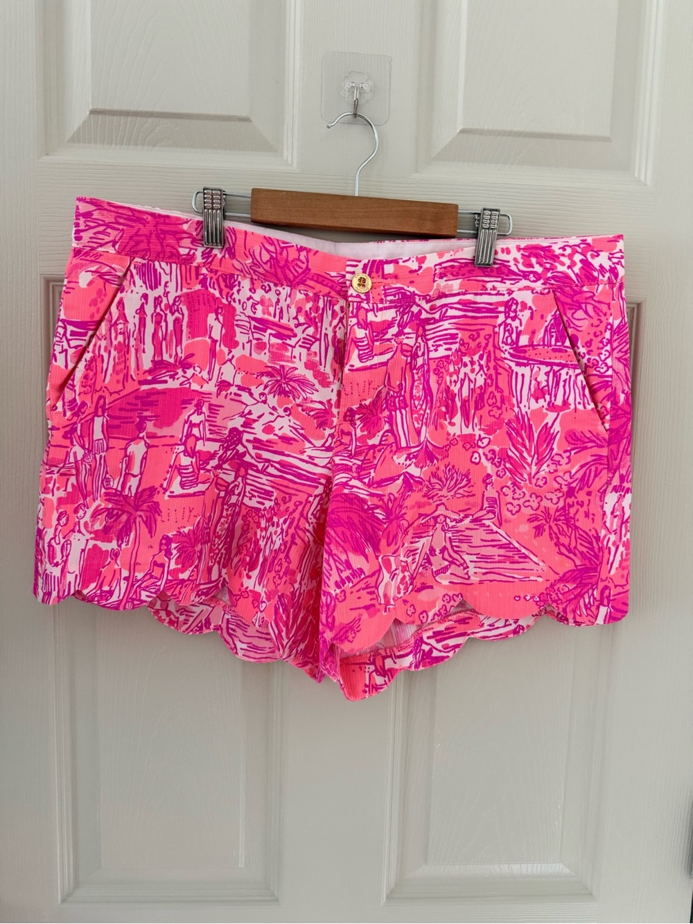 Lilly Pulitzer Buttercup Scalloped Hem Shorts in “Rule Breaker” Print